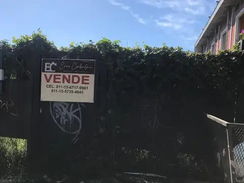 Terreno a la venta en el centro de pilar