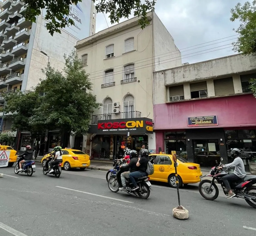 LOCAL COMERCIAL 185 M2 CENTRO SOBRE AV GRAL PAZ CORDOBA 2 LOCALES A MTS NUEVA CORDOBA VENTA