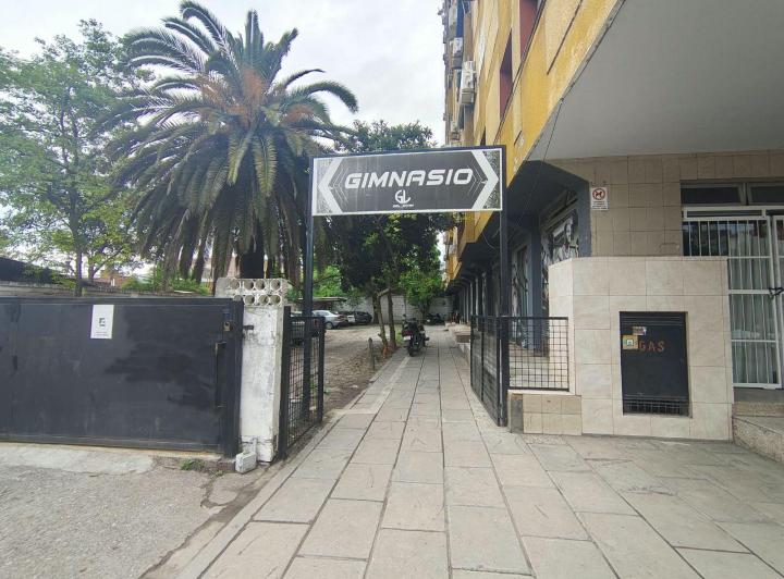 Local comercial · 323m²