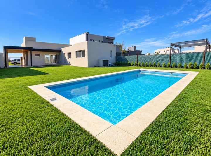Casa · 135m² · 4 Ambientes · 2 Cocheras