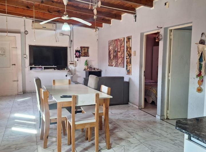 Casa · 244m² · 6 Ambientes · 2 Cocheras