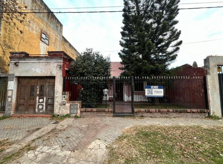 Casa · 214m² · 5 Ambientes · 1 Cochera