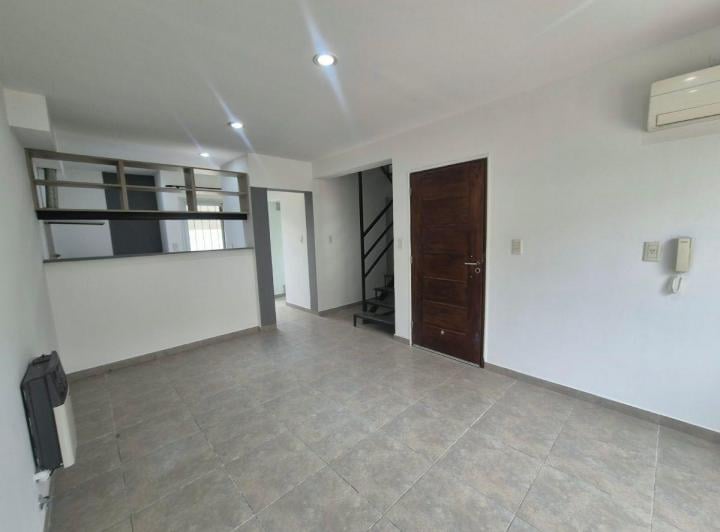Departamento · 70m² · 8 Ambientes · 1 Cochera