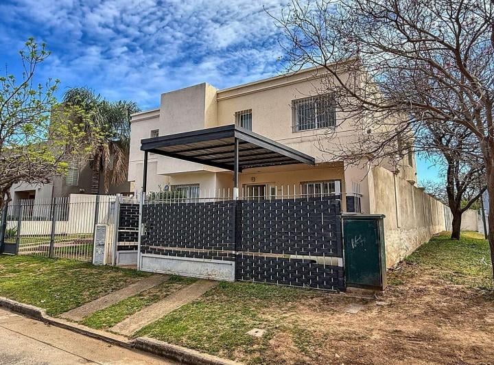 Casa · 190m² · 5 Ambientes · 2 Cocheras