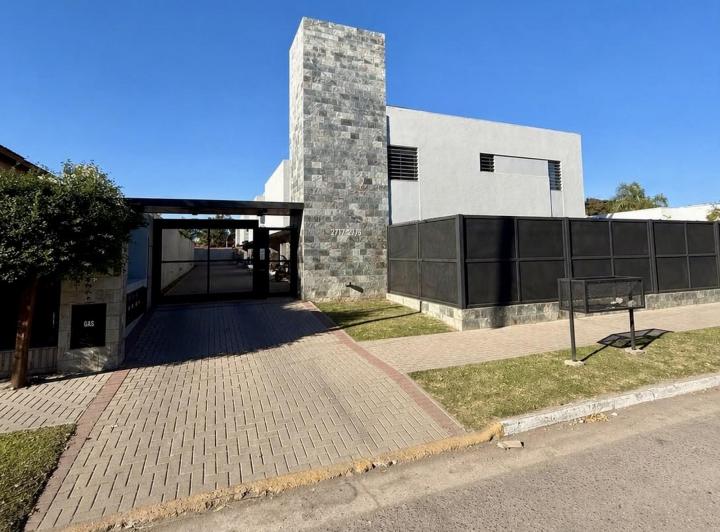 Casa · 104m² · 3 Ambientes · 1 Cochera