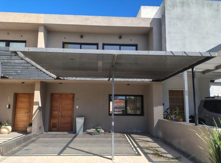 Casa · 120m² · 4 Ambientes · 1 Cochera