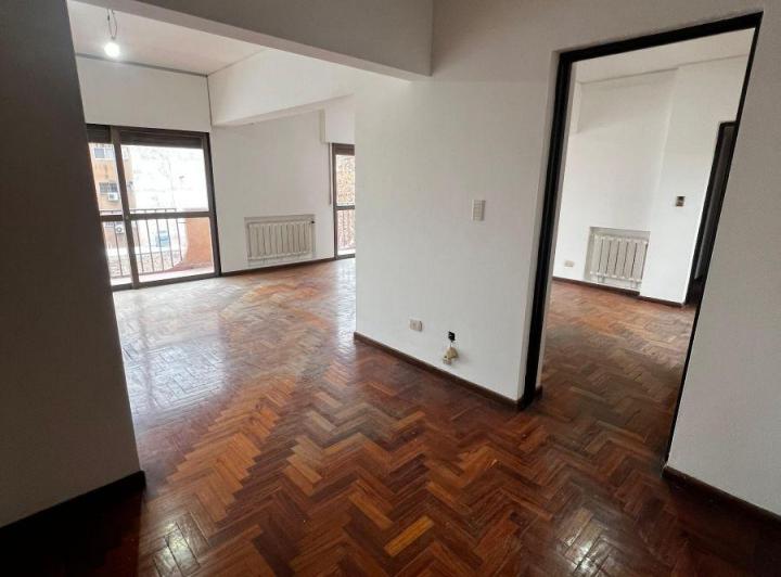 Local comercial · 297m² · 6 Ambientes · 2 Cocheras