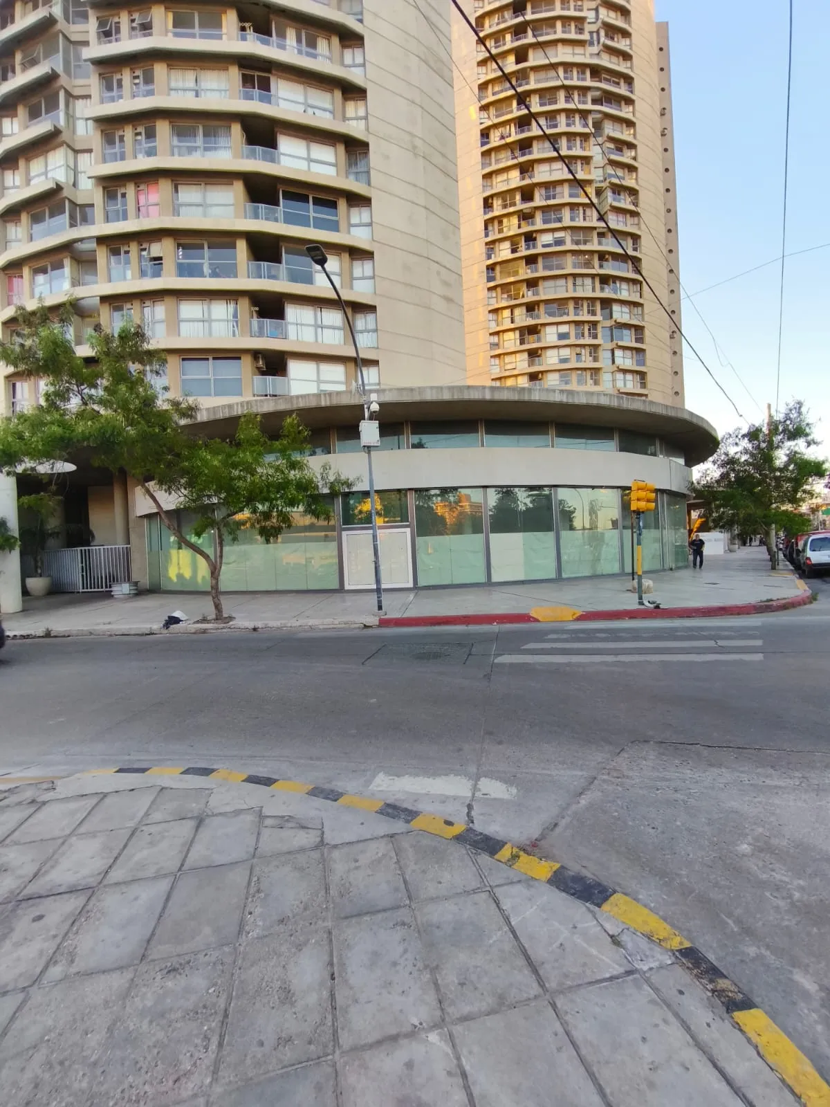Alquiler Gran Local Comercial Inmejorable Ubicación