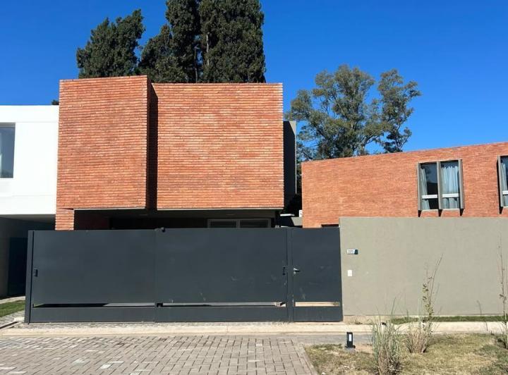 Casa · 129m² · 5 Ambientes