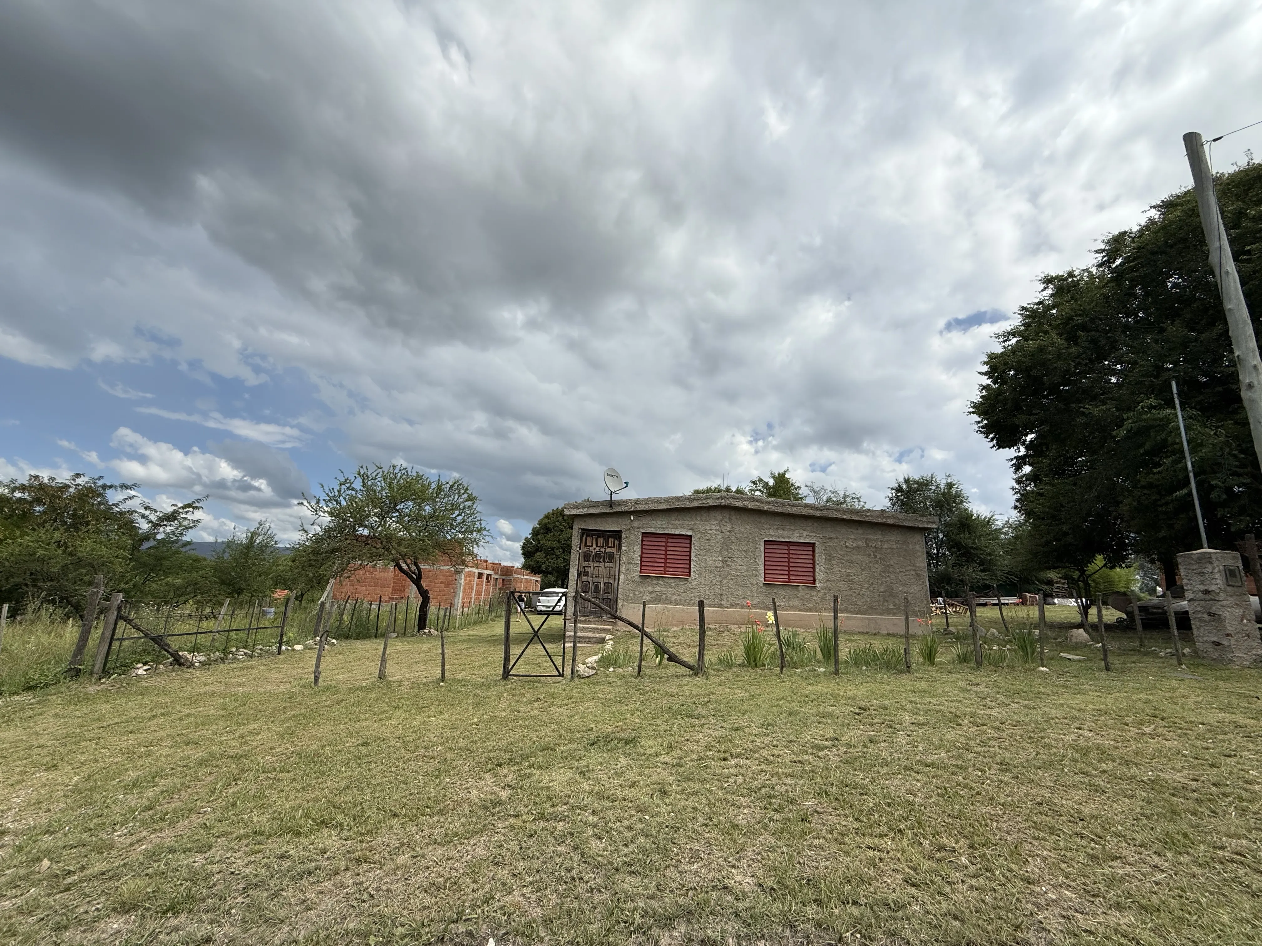 SE VENDE CASA EN LOS REARTES 2 DORMITORIOS