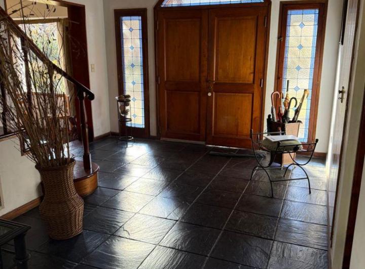 Casa · 340m² · 6 Ambientes · 2 Cocheras