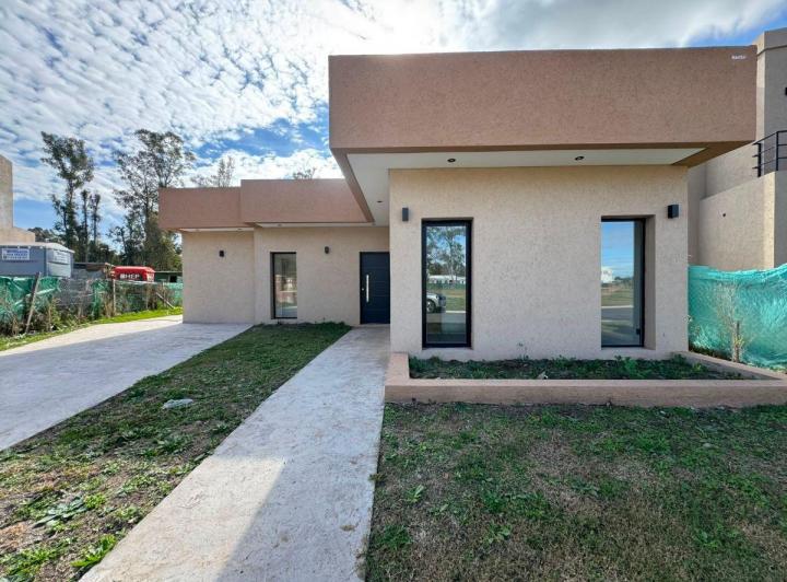 Casa · 120m² · 4 Ambientes · 2 Cocheras