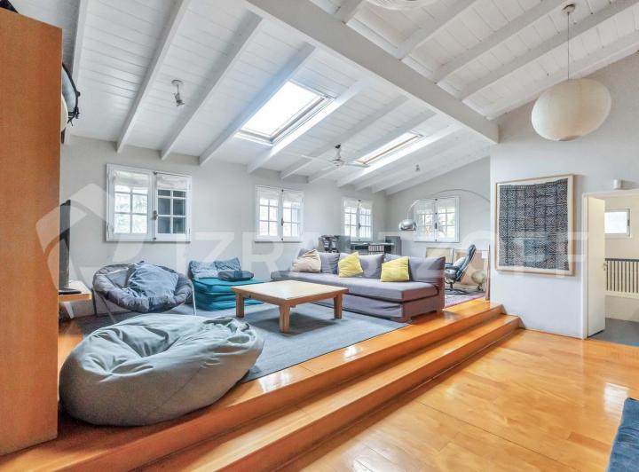 Casa · 310m² · 5 Ambientes · 3 Cocheras