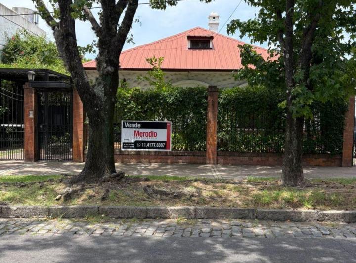 Casa · 260m² · 6 Ambientes · 4 Cocheras