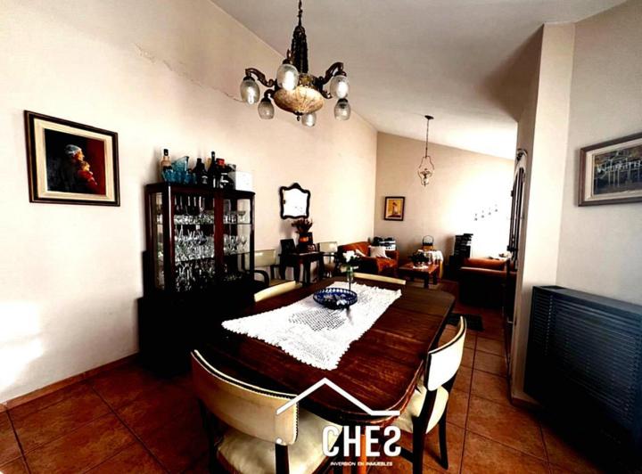 Casa · 161m² · 7 Ambientes · 2 Cocheras