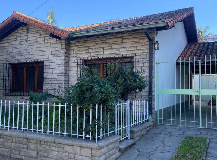 Casa · 198m² · 3 Ambientes · 1 Cochera