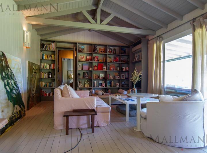 Casa · 189m² · 4 Ambientes · 6 Cocheras