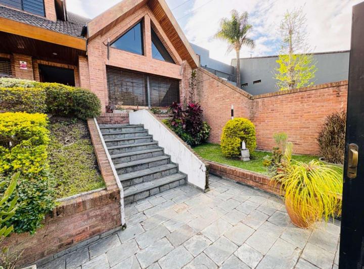 Casa · 420m² · 4 Ambientes · 4 Cocheras