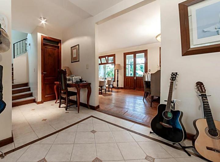 Casa · 210m² · 4 Ambientes · 3 Cocheras