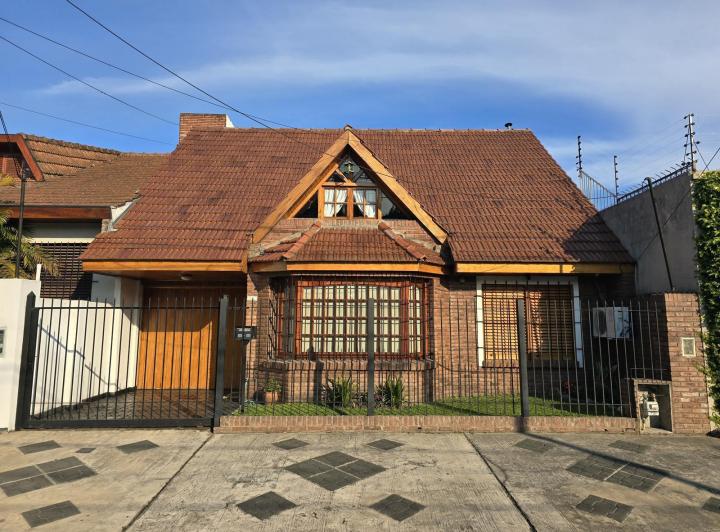 Casa · 150m² · 3 Ambientes · 1 Cochera