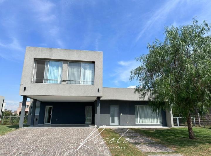 Casa · 219m²