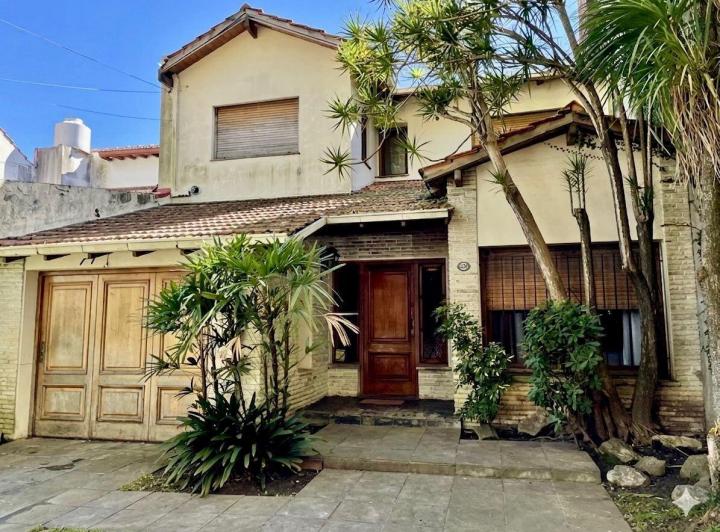 Casa · 250m² · 7 Ambientes · 1 Cochera