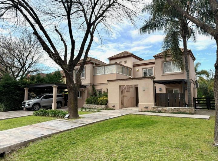 Casa · 305m² · 9 Ambientes