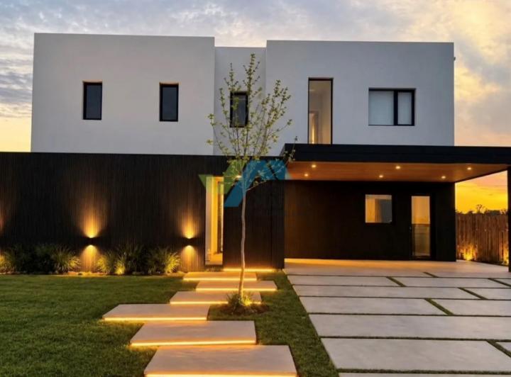 Casa · 308m² · 6 Ambientes · 2 Cocheras