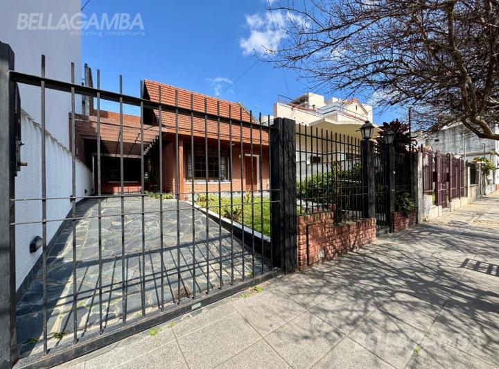 Casa · 243m² · 6 Ambientes