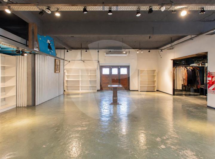 Local comercial · 188m² · 1 Ambiente · 6 Cocheras