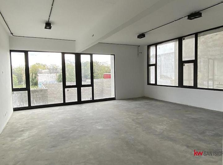 Oficina comercial · 76m² · 1 Ambiente · 1 Cochera