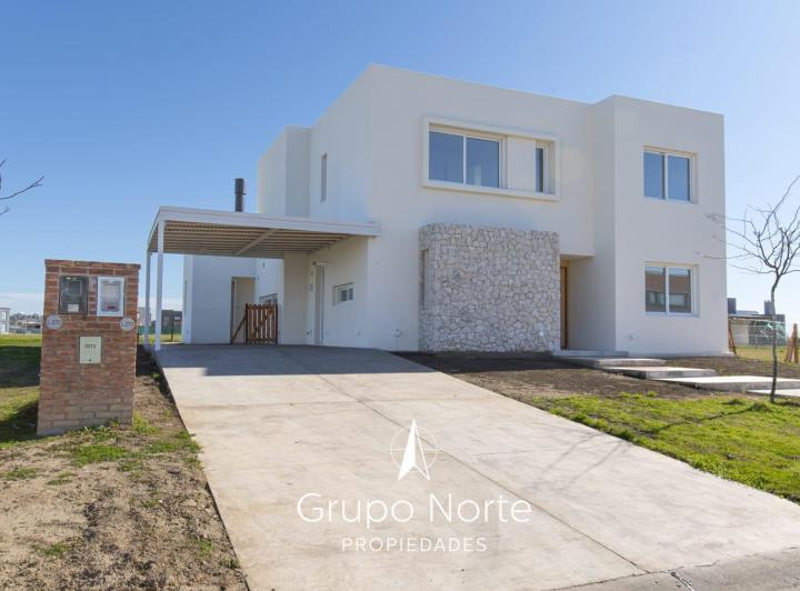 Casa · 249m² · 7 Ambientes · 4 Cocheras