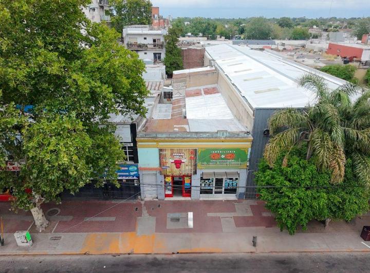 Local comercial · 330m² · 7 Ambientes · 1 Cochera