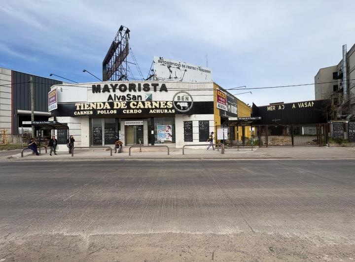 Local comercial · 2500m² · 10 Ambientes · 20 Cocheras