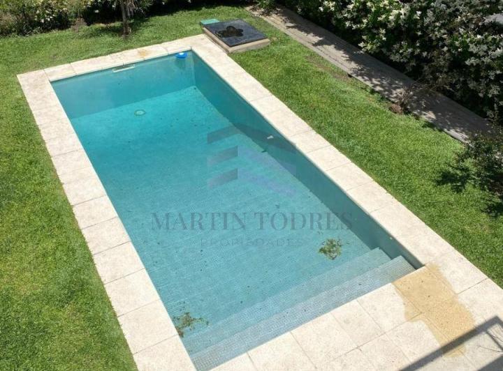 Casa · 240m² · 5 Ambientes · 4 Cocheras