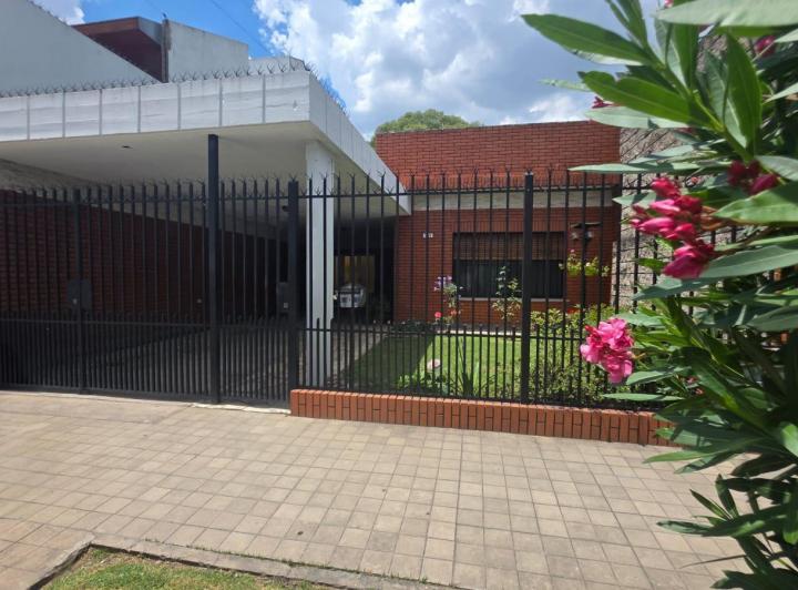 Casa · 110m² · 4 Ambientes · 4 Cocheras
