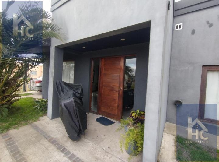Casa · 187m² · 6 Ambientes · 2 Cocheras