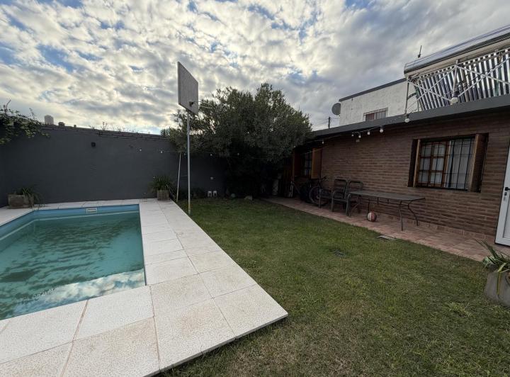 Casa · 295m² · 5 Ambientes · 2 Cocheras