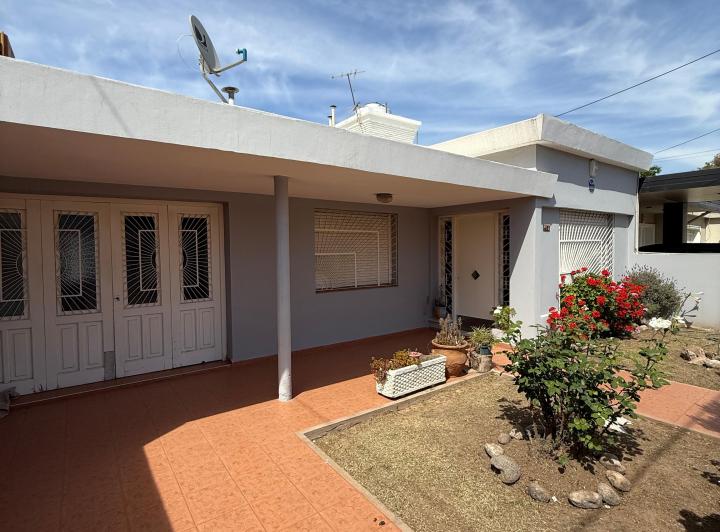 Casa · 180m² · 5 Ambientes · 2 Cocheras