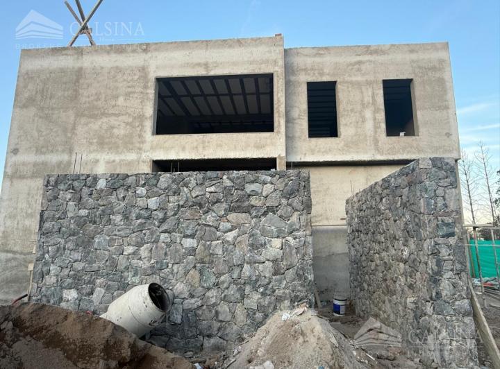 Casa · 1200m² · 3 Dormitorios · 3 Cocheras