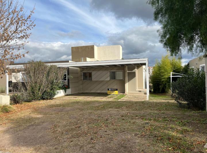 Casa · 105m² · 4 Ambientes · 2 Cocheras