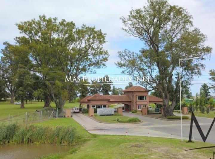 Terreno · 806m²