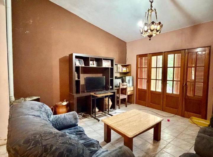 Casa · 250m² · 9 Ambientes · 2 Cocheras