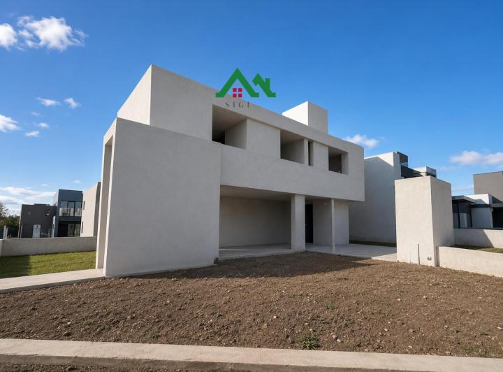 Casa · 147m² · 5 Ambientes · 2 Cocheras