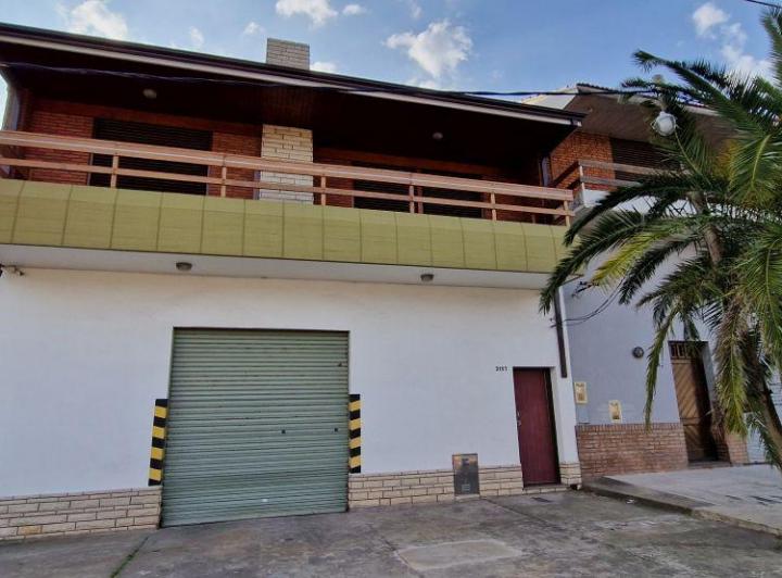 Local comercial · 600m² · 3 Dormitorios · 1 Cochera