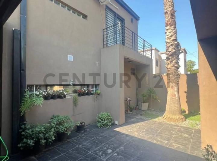 Casa · 150m² · 4 Ambientes · 2 Cocheras