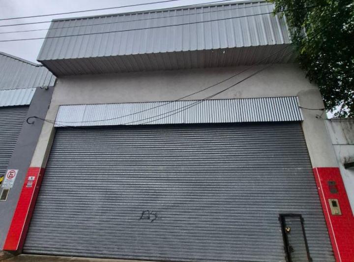 Bodega-Galpón · 400m² · 4 Ambientes