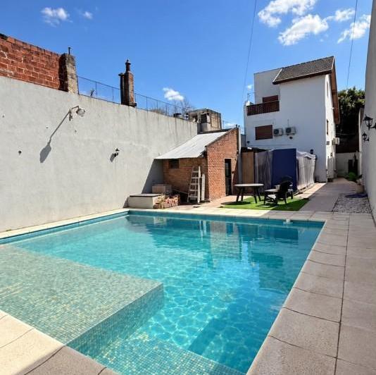 Casa · 180m² · 4 Ambientes · 1 Cochera