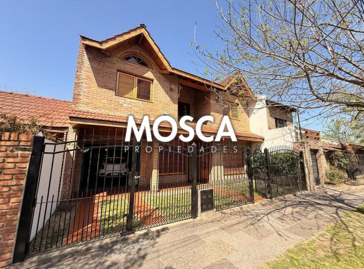 Casa · 110m² · 7 Ambientes · 3 Cocheras