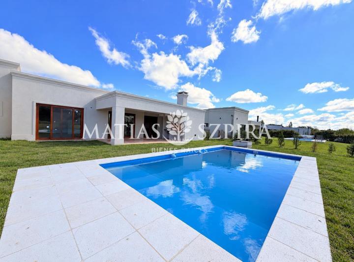 Casa · 200m² · 5 Ambientes · 2 Cocheras